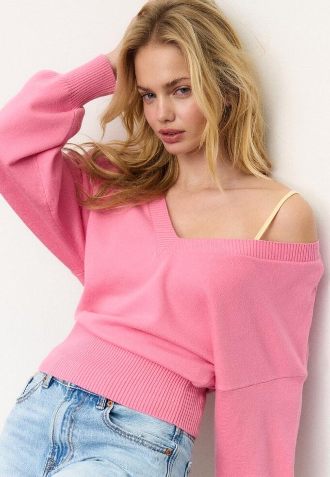 Pullover mit V-Ausschnitt und Fledermausärmeln Pullover mit V-Ausschnitt und Fledermausärmeln