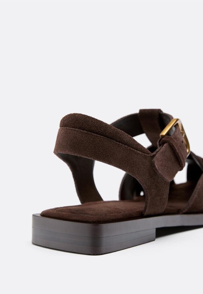 Sandalen aus Leder mit Nieten