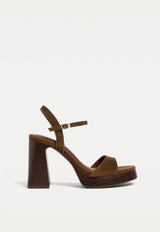 Sandalen aus Spaltleder mit Plateau