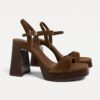 Sandalen aus Spaltleder mit Plateau