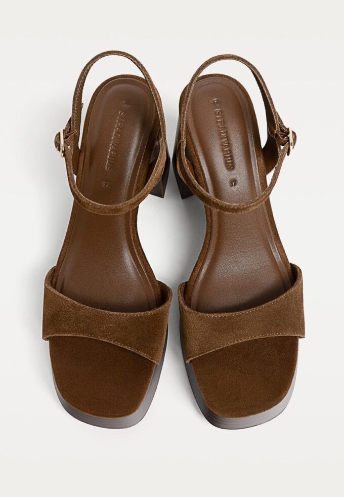 Sandalen aus Spaltleder mit Plateau