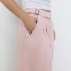 Sarouel-Hose mit Abnähern und Schnalle Sarouel-Hose mit Abnähern und Schnalle