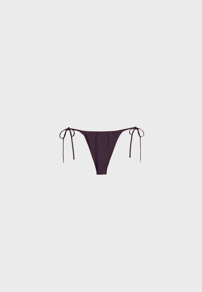 Satin-Bikini-Höschen im Brazilian-Stil Satin-Bikini-Höschen im Brazilian-Stil