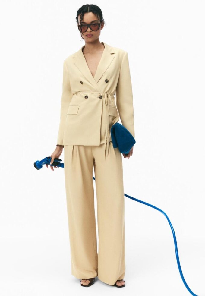 Satin-Hose mit Kettenverzierung Satin-Hose mit Kettenverzierung