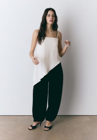 Satin-Oberteil mit asymmetrischem Saum