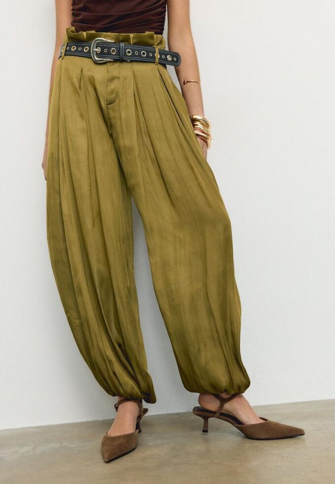 Satin-Sarouel-Hose mit Gürtel Satin-Sarouel-Hose mit Gürtel