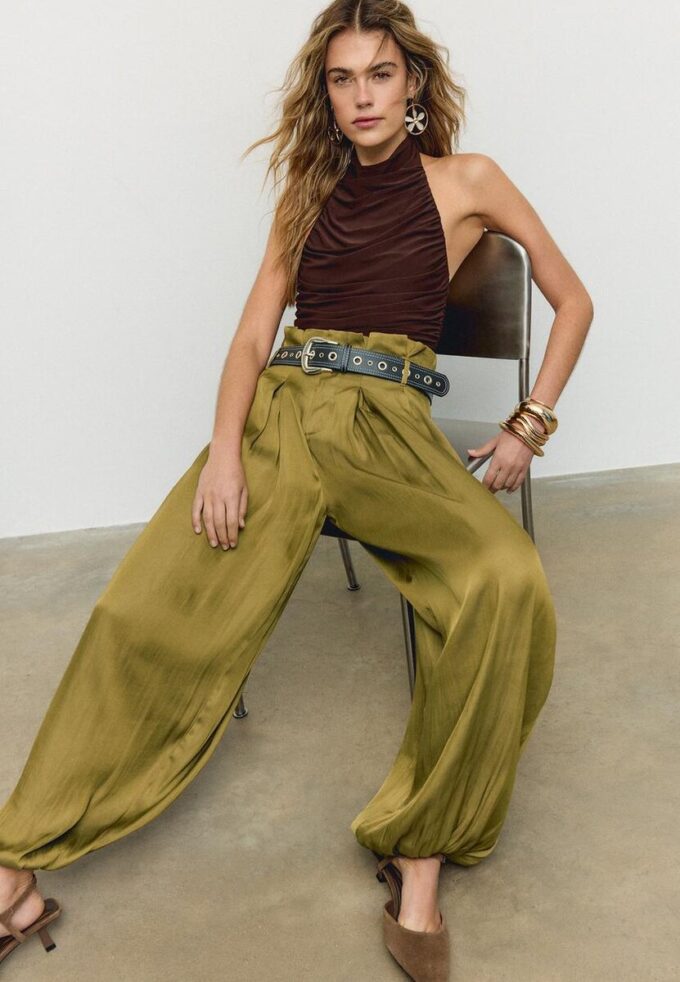 Satin-Sarouel-Hose mit Gürtel Satin-Sarouel-Hose mit Gürtel