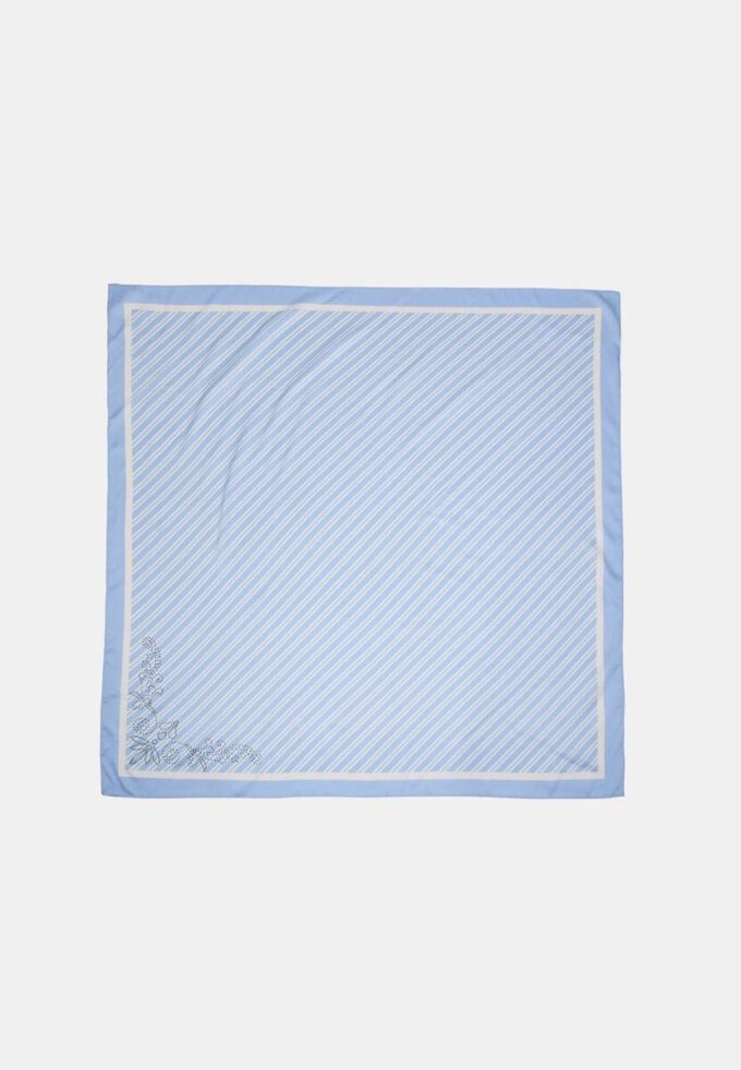 Schal mit diagonalen Streifen und Applikationen