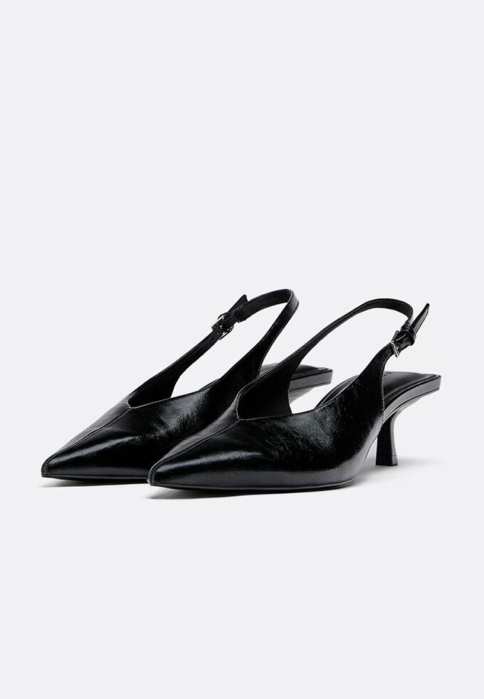 Schuhe mit V-Ausschnitt und Kitten-Absatz