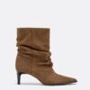 Slouchy Stiefeletten aus Leder mit Absatz