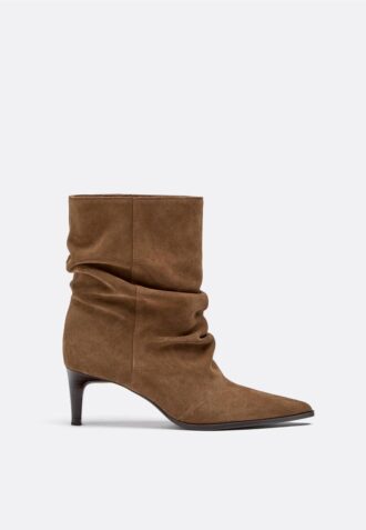 Slouchy Stiefeletten aus Leder mit Absatz Slouchy Stiefeletten aus Leder mit Absatz