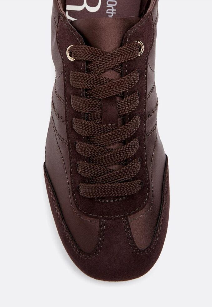 Sneaker mit feiner Satinsohle