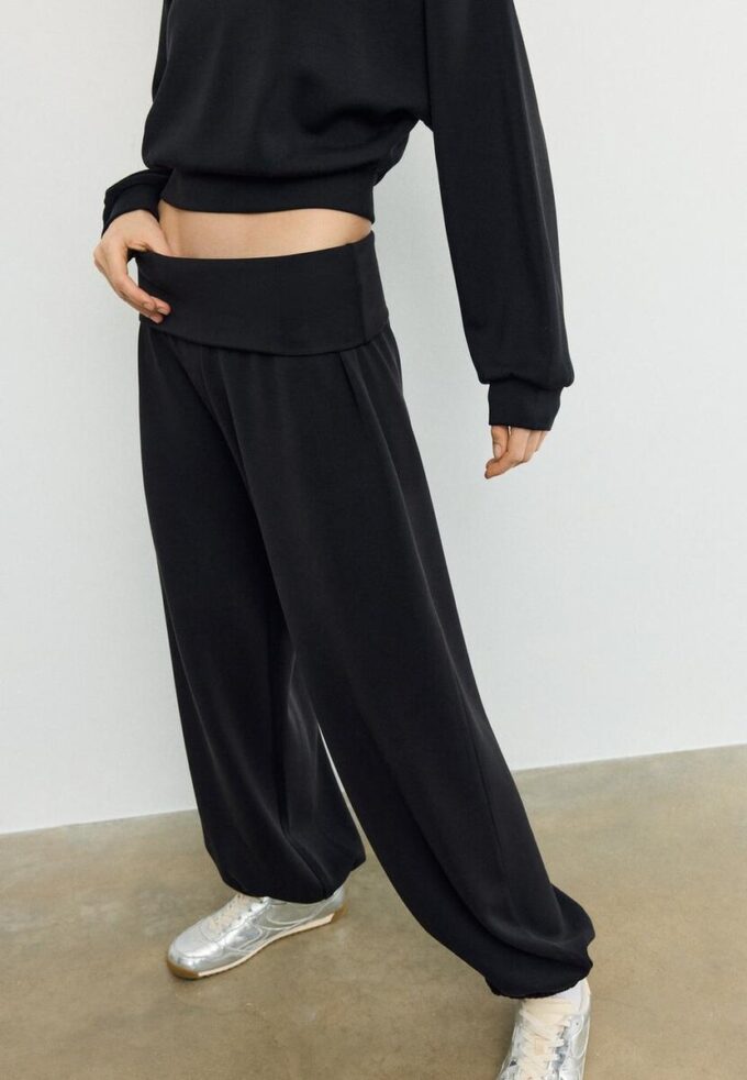 Soft Touch-Jogginghose im Ballon-Stil mit umgeschlagenem Bund Soft Touch-Jogginghose im Ballon-Stil mit umgeschlagenem Bund