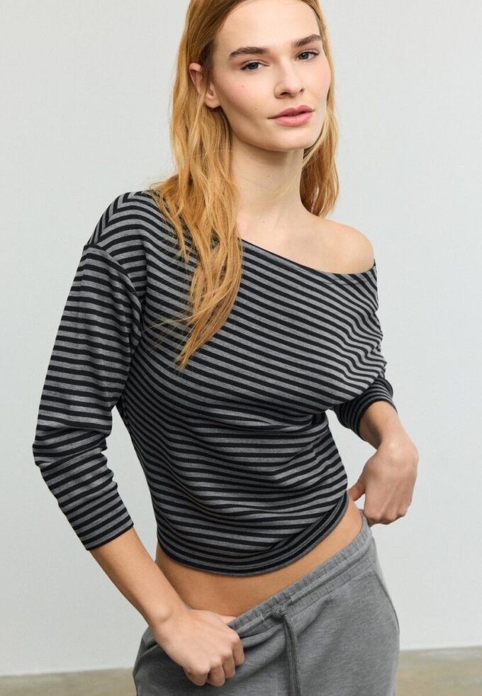 Soft Touch-Sweatshirt mit schulterfreiem Ausschnitt Soft Touch-Sweatshirt mit schulterfreiem Ausschnitt