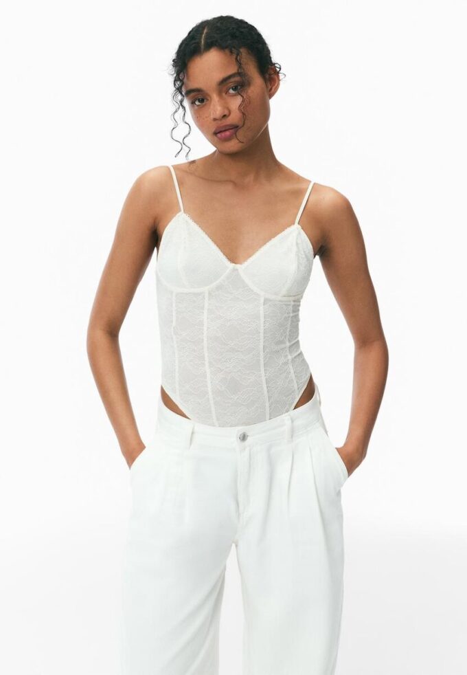 Spitzenbodysuit mit Trägern Spitzenbodysuit mit Trägern