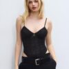 Spitzenbodysuit mit Trägern Spitzenbodysuit mit Trägern