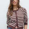 Strickjacke mit Knopfleiste und Raglanärmeln Strickjacke mit Knopfleiste und Raglanärmeln