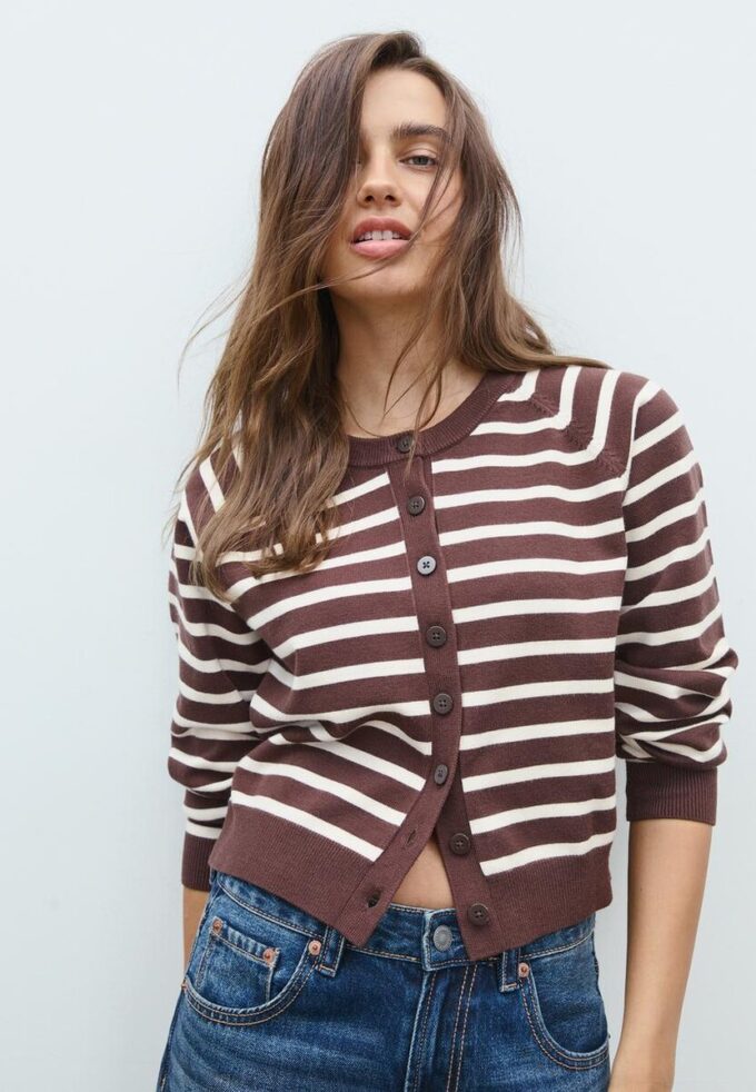 Strickjacke mit Knopfleiste und Raglanärmeln Strickjacke mit Knopfleiste und Raglanärmeln