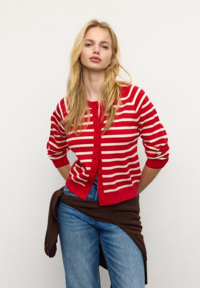Strickjacke mit Knopfleiste und Raglanärmeln Strickjacke mit Knopfleiste und Raglanärmeln