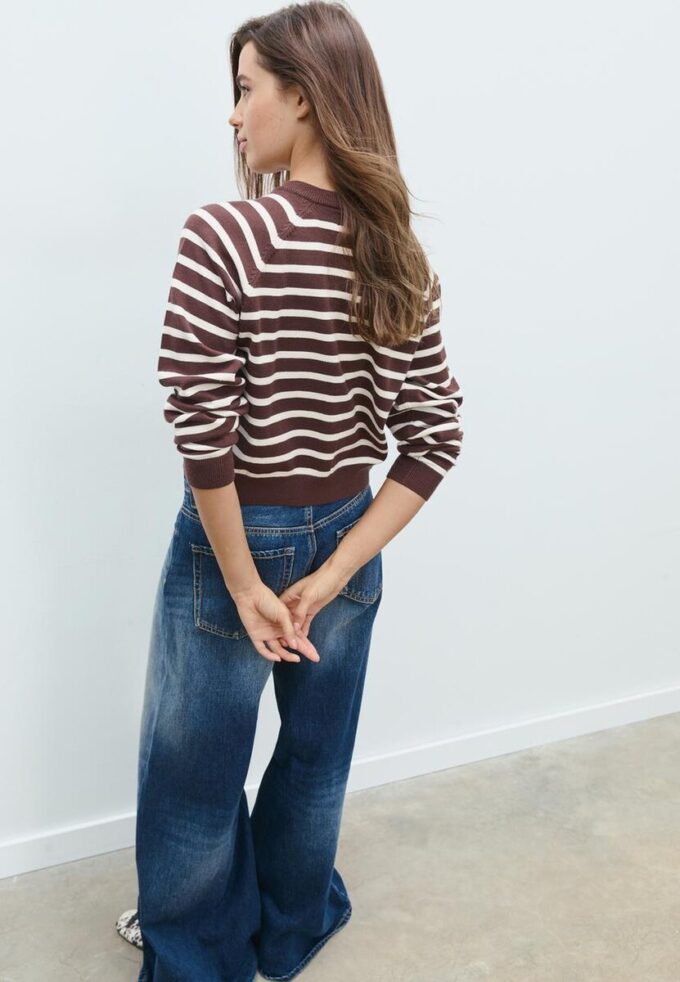 Strickjacke mit Knopfleiste und Raglanärmeln Strickjacke mit Knopfleiste und Raglanärmeln