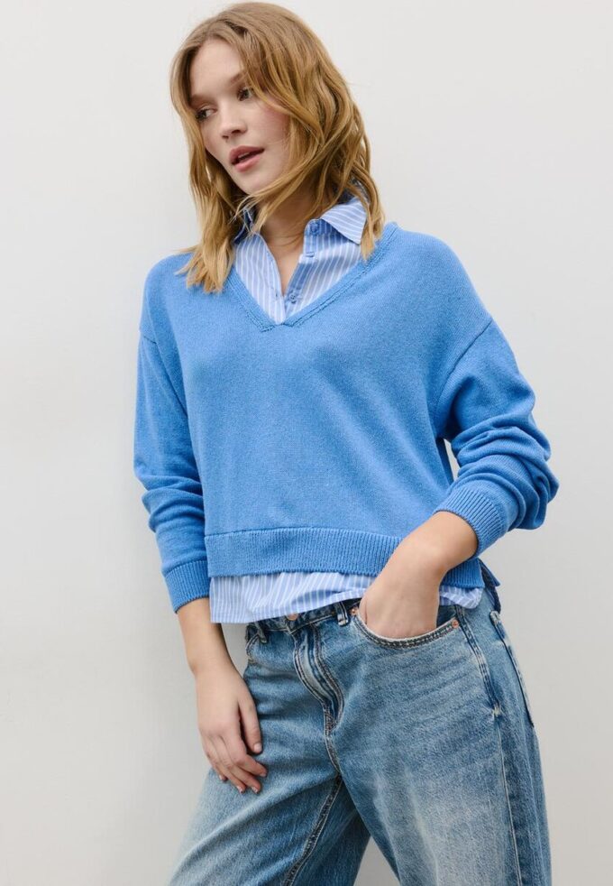 Strickpullover aus zwei Stoffen Strickpullover aus zwei Stoffen