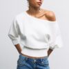 Strickpullover mit asymmetrischem, geripptem Saum Strickpullover mit asymmetrischem, geripptem Saum
