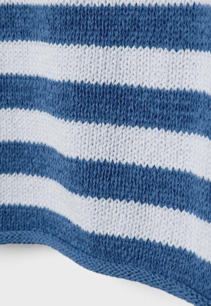 Strickpullover mit U-Boot-Ausschnitt Strickpullover mit U-Boot-Ausschnitt