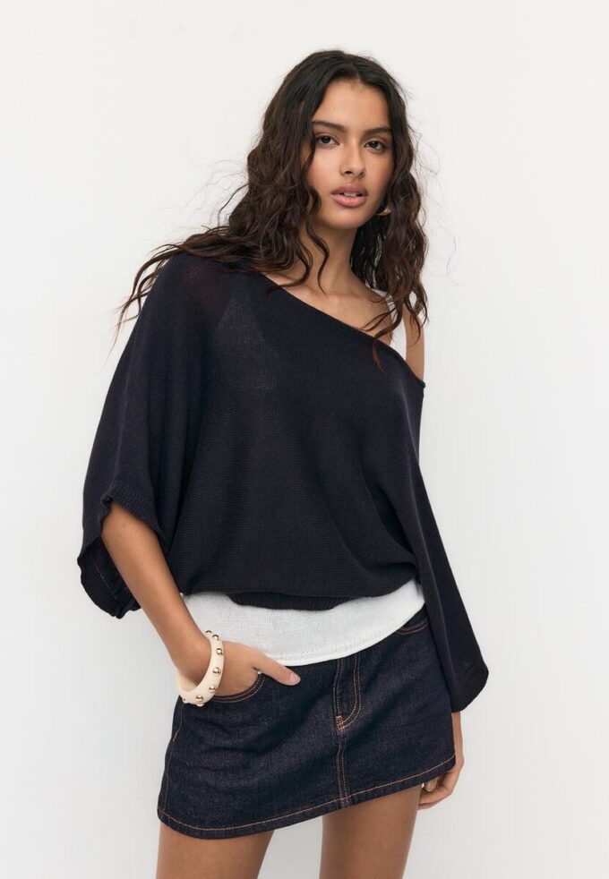 Strickpullover mit U-Boot-Ausschnitt und Überlagerung Strickpullover mit U-Boot-Ausschnitt und Überlagerung