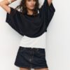 Strickpullover mit U-Boot-Ausschnitt und Überlagerung Strickpullover mit U-Boot-Ausschnitt und Überlagerung