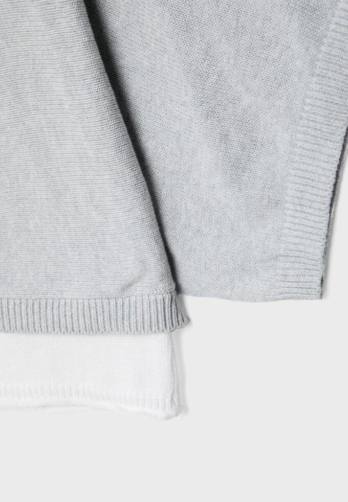 Strickpullover mit U-Boot-Ausschnitt und Überlagerung Strickpullover mit U-Boot-Ausschnitt und Überlagerung