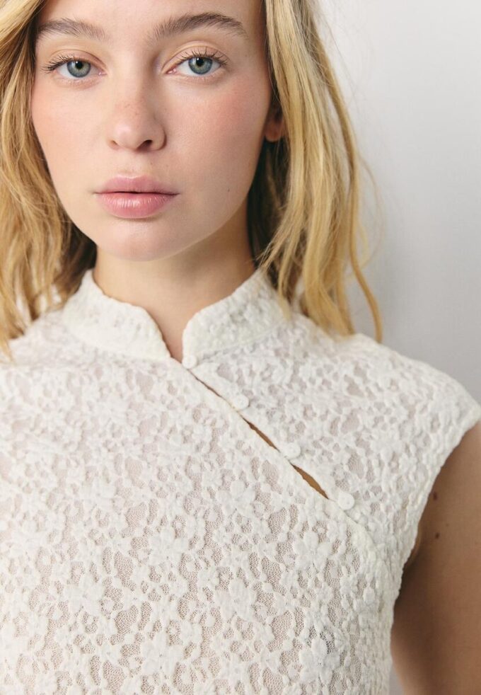 T-Shirt im Qipao-Stil aus Spitze