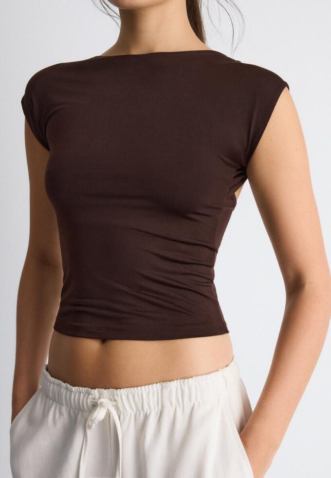T-Shirt mit offenem Rücken T-Shirt mit offenem Rücken