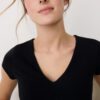 T-Shirt mit V-Ausschnitt und kurzen Ärmeln T-Shirt mit V-Ausschnitt und kurzen Ärmeln