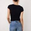 T-Shirt mit V-Ausschnitt und kurzen Ärmeln T-Shirt mit V-Ausschnitt und kurzen Ärmeln