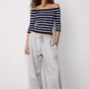 Taillierter gestreifter Strickpullover Taillierter gestreifter Strickpullover