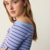 Taillierter gestreifter Strickpullover Taillierter gestreifter Strickpullover