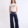 Tailliertes T-Shirt mit Spitze und grafischem Detail Tailliertes T-Shirt mit Spitze und grafischem Detail