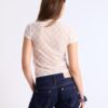 Tailliertes T-Shirt mit Spitze und grafischem Detail Tailliertes T-Shirt mit Spitze und grafischem Detail