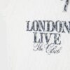 Tailliertes T-Shirt mit Spitze und grafischem Detail Tailliertes T-Shirt mit Spitze und grafischem Detail