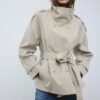 Trenchcoat mit hohem Kragen Trenchcoat mit hohem Kragen