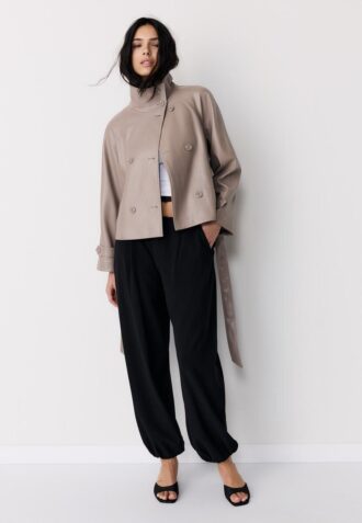 Trenchcoat mit hohem Kragen in Lederoptik