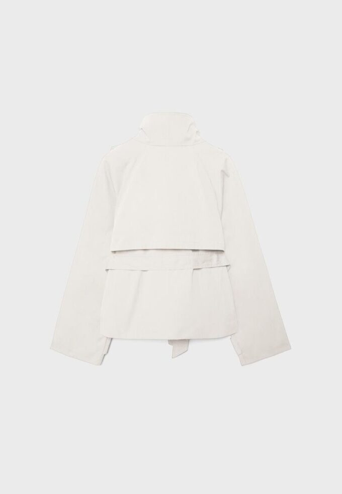 Trenchcoat mit hohem Kragen und Gürtel Trenchcoat mit hohem Kragen und Gürtel