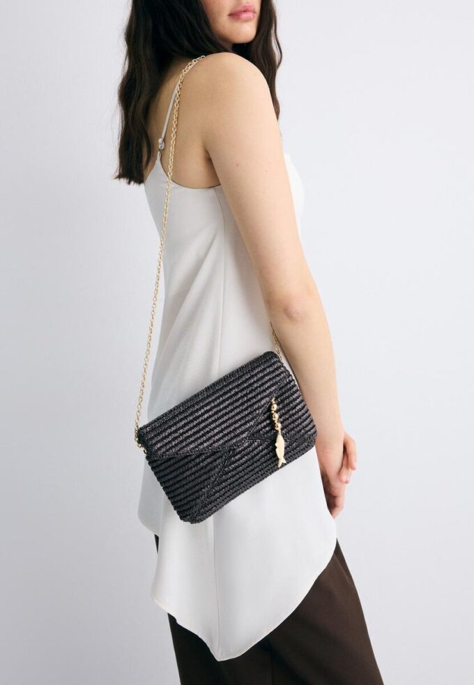 Umhängetasche im Raffia-Look