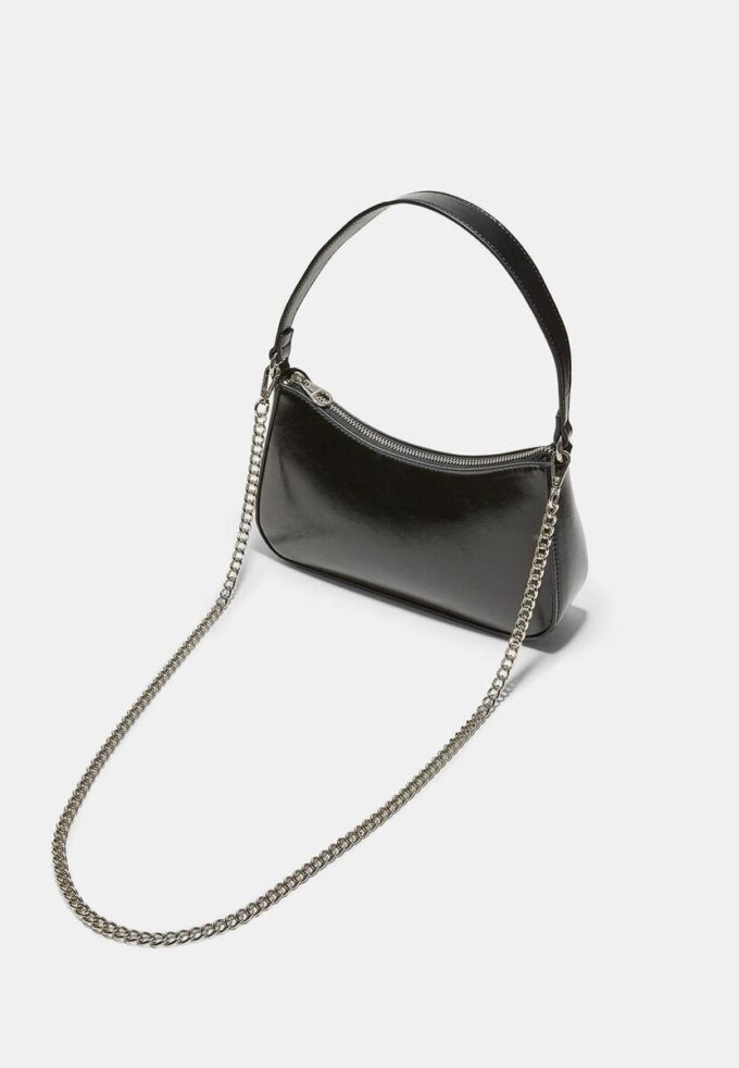 Umhängetasche mit langer Kette Umhängetasche mit langer Kette