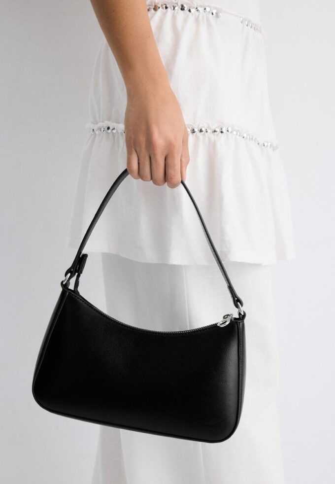 Umhängetasche mit langer Kette Umhängetasche mit langer Kette