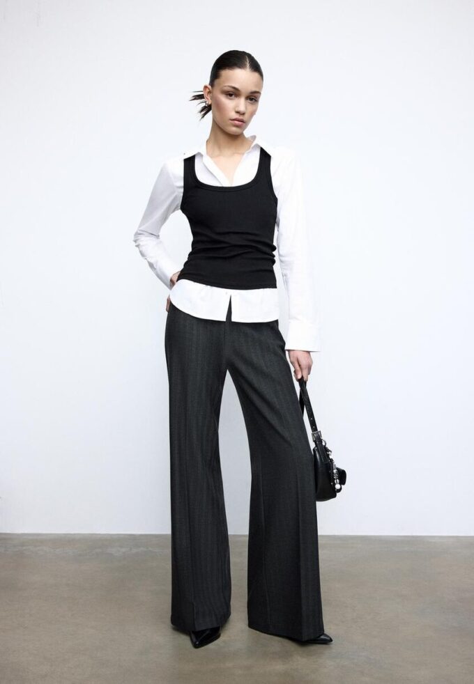 Weit geschnittene elegante Hose Weit geschnittene elegante Hose