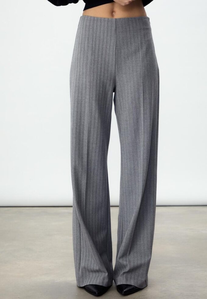 Weit geschnittene elegante Hose Weit geschnittene elegante Hose