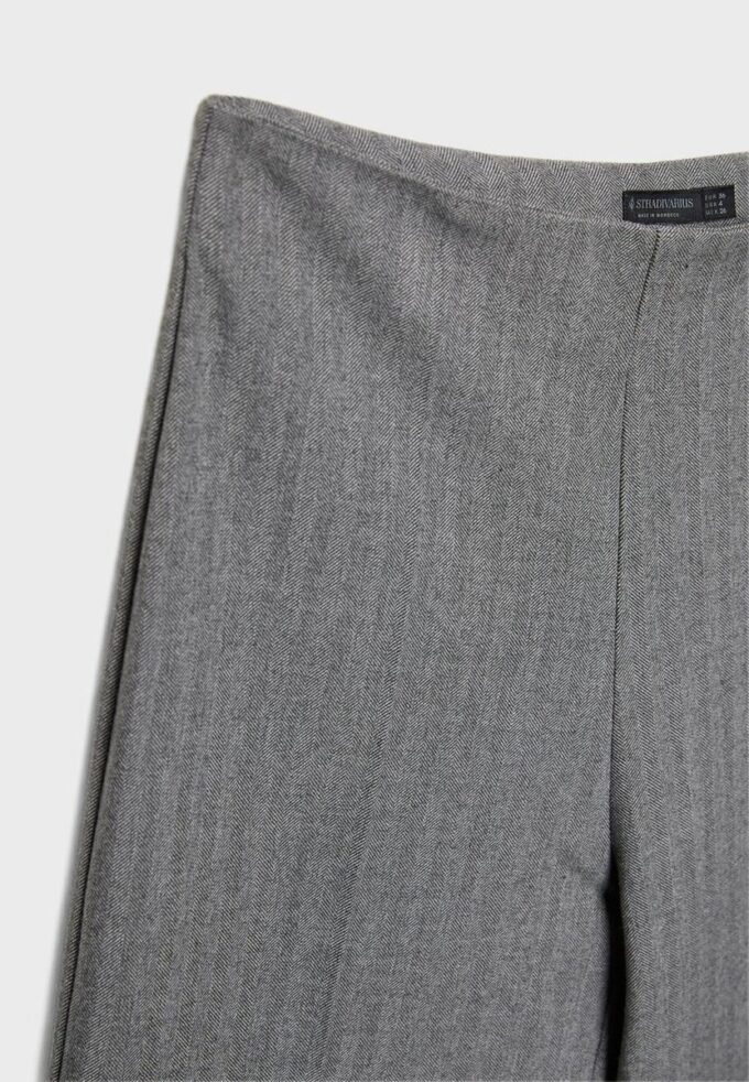 Weit geschnittene elegante Hose Weit geschnittene elegante Hose