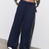 Wide Leg Plüschhose mit Zierdetails