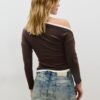 Zeilagiges, asymmetrisches Langarm-T-Shirt Zeilagiges, asymmetrisches Langarm-T-Shirt